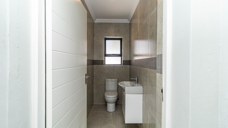 3 Bedroom Property for Sale in Fraaiuitsig Western Cape